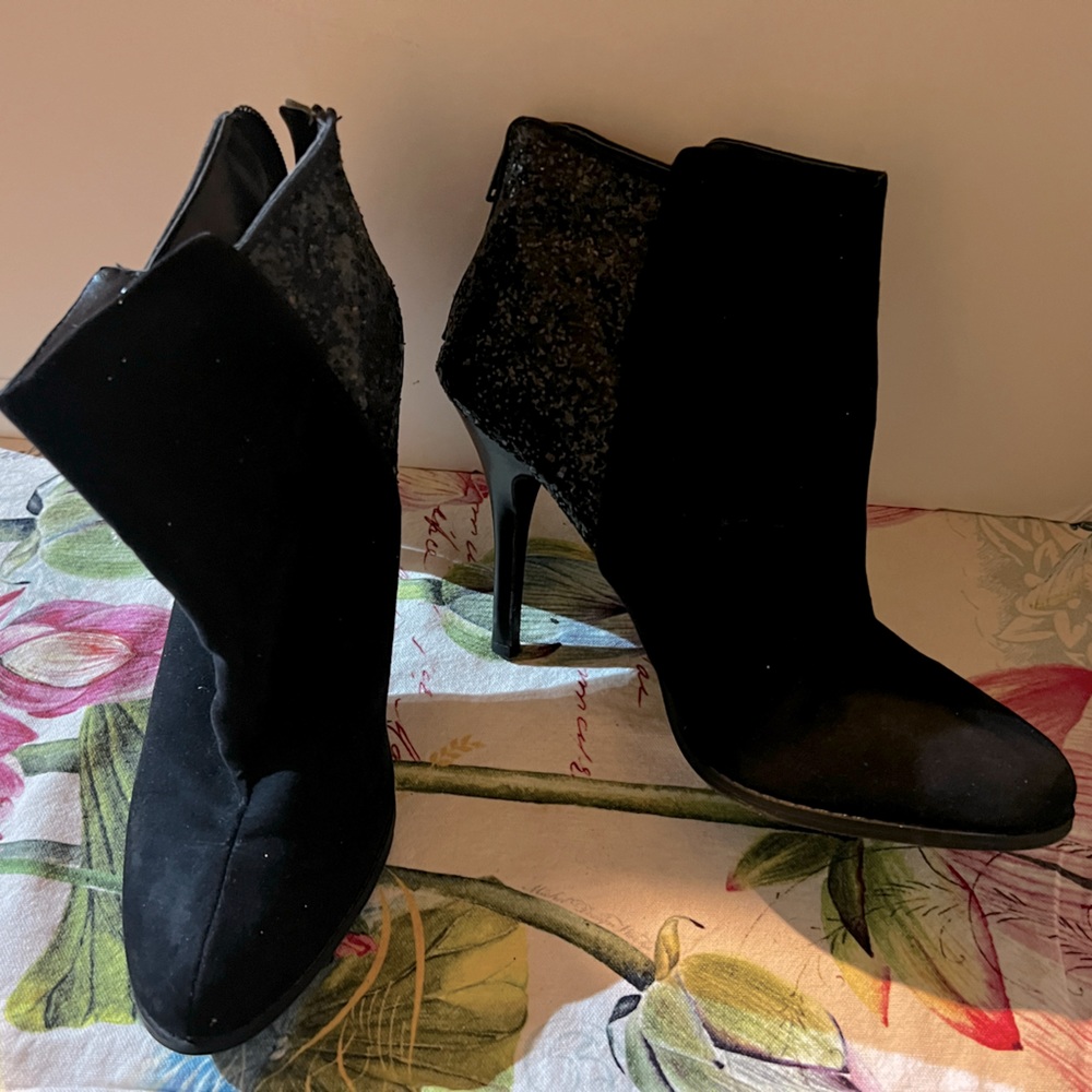 Booties, beaded back, size 9